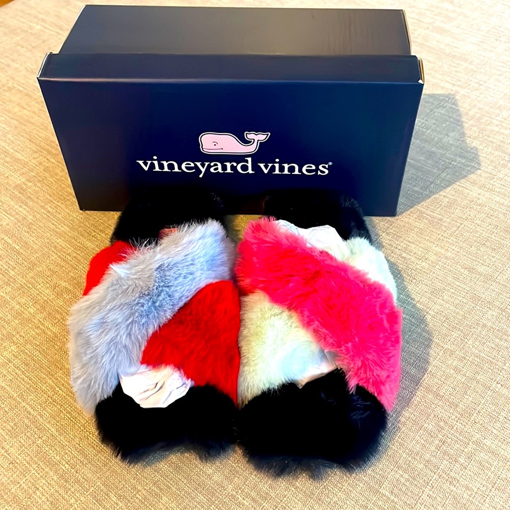 NIB 🐳 Vineyard Vines 🐳 Girls Faux Fur Slippers Size 1 🐳